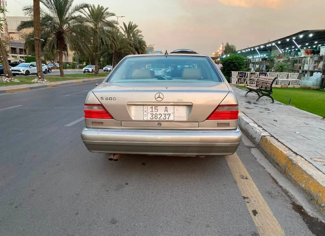 السلام عليكم 
مارسدس S500 
شبح 8 سلندر 
لون ذهبي 
محرك وكير نظيفات 
السياره مصبوغه عام 
موديل 1992 

تبريد شغال 

سلايد روف. غير شغال
تخم ويل كب جديد 
تايرات زوج جديد. 
وزوج نص عمر
السياره بسمي      رقم انبار دولي 
تحويل مباشر
للبيع فقط بدون مراوس   
السياره بيها بعض النواقص 
سعرها. 64 ورقه   
***********
مكانها السياره بغداد
