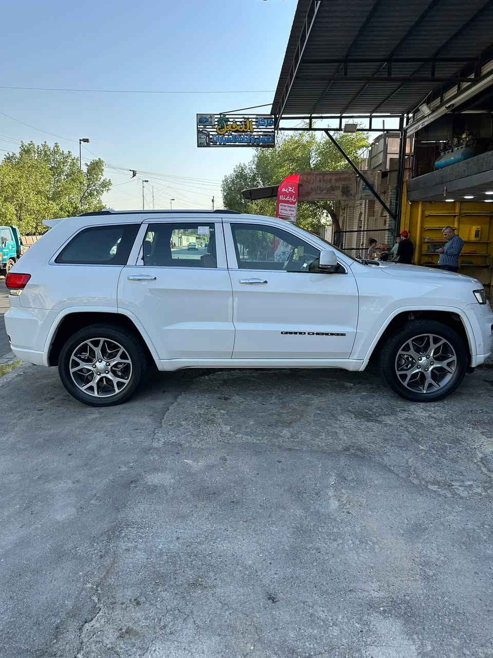🚘 جيب جراند شيروكي Overland 2021

• خليجي
• محرك 3.6 V6
• ماشية 83,000 كم
• قير أوتماتيك 8 سرعات
• 4×4
• تعليق هوائي Air Suspension
• كاميرات 360°
• شاشة3 + Apple CarPlay
• فتحة بانوراما
• جلد فاخر كهربائي
• تبريد وتسخين المقاعد
• ذاكرة مقاعد
• تسخين سكان
• رادار + مثبت سرعة متكيف
• تحذير النقطة العمياء
• حساسات أمامية وخلفية
• تشغيل عن بُعد
• باب خلفي كهربائي
• إضاءة LED
• جنوط أصلية
• نظام قيادة متعدد
• السيارة نظيفة جداً ومرتبة
بسمي وتحويل ثاني يوم 
العنون بغداد شارع فلسطين 
رقم الهاتف ***********
السعر 30.000$ وبيها مجال 

📍 السيارة جاهزة للفحص بأي مكان، والفحص يثبت حالة السيارة.
