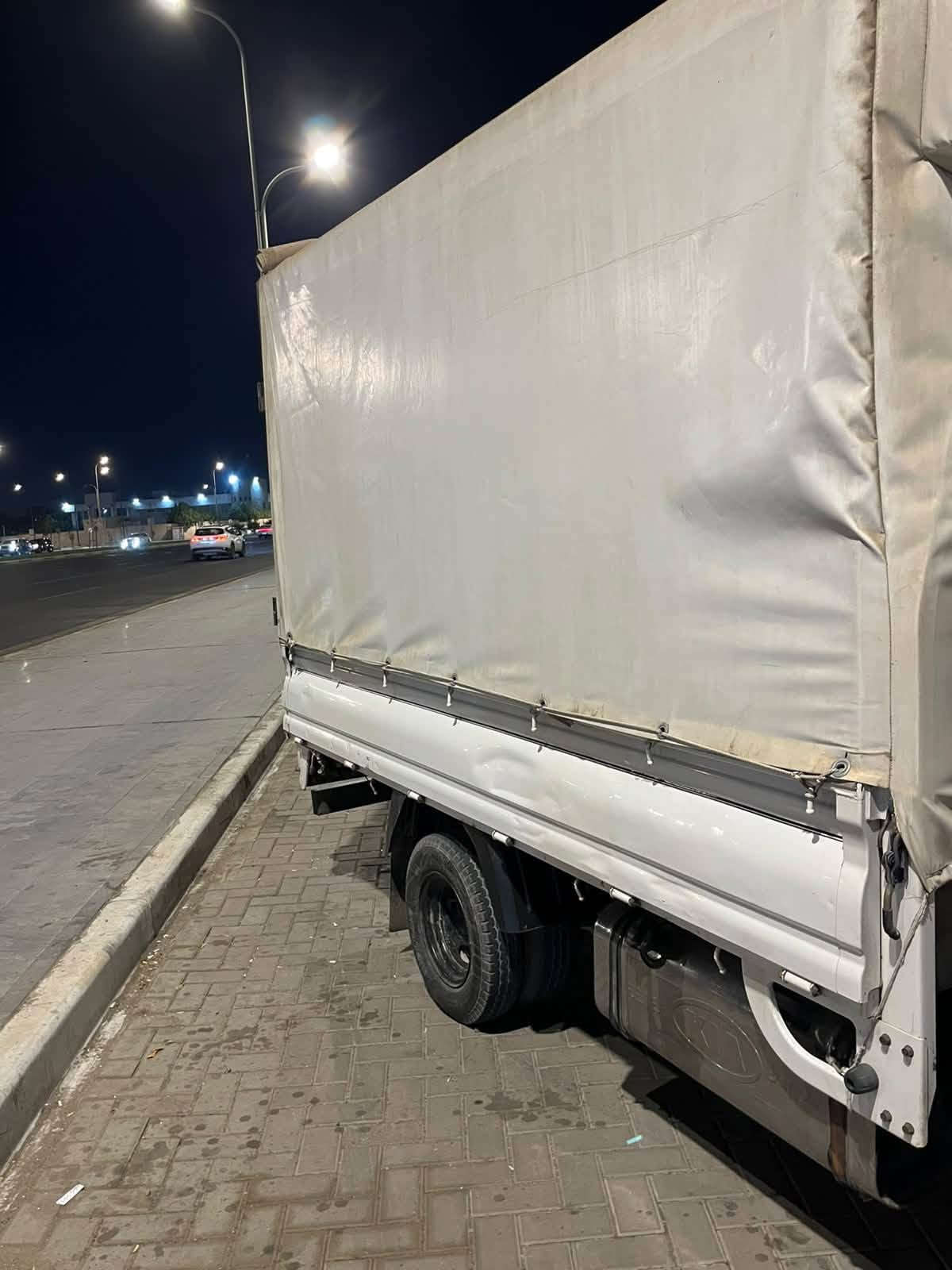 السلام عليكم بنگو مديل ١٨ بيها باب مبدل نفس اللون لا دواخل ولا اي شي  والباقي كفاله ماشيه ١٩٠ الف نثيه محرك ٢٧٠٠ مفتوح *********** مكاني بصره
