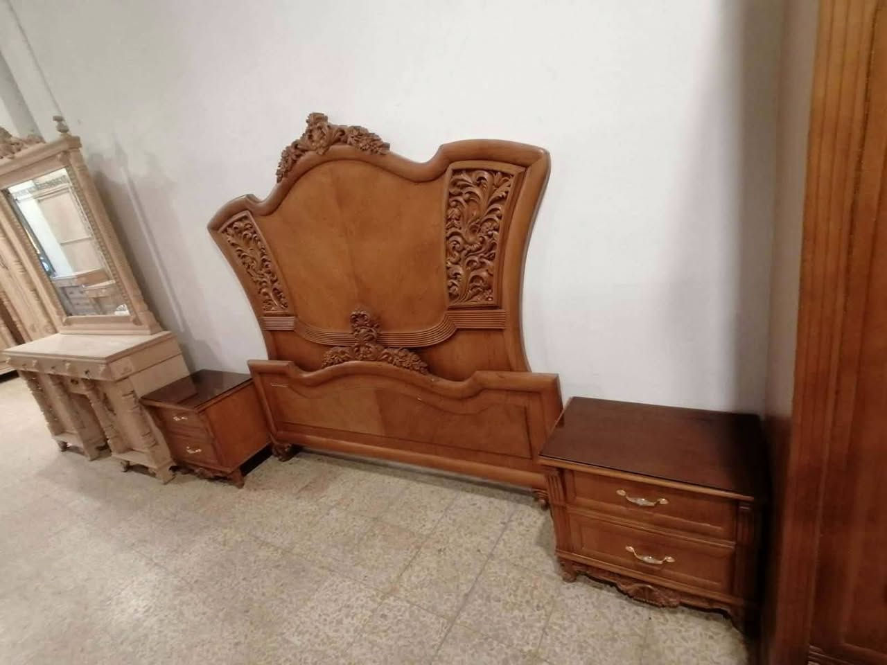 سلام عليكم غرفة للبيع جديده مكانها شارع ابو القاسم للاستفسار الاتصال على الرقم *********** مكلف بلنشر
