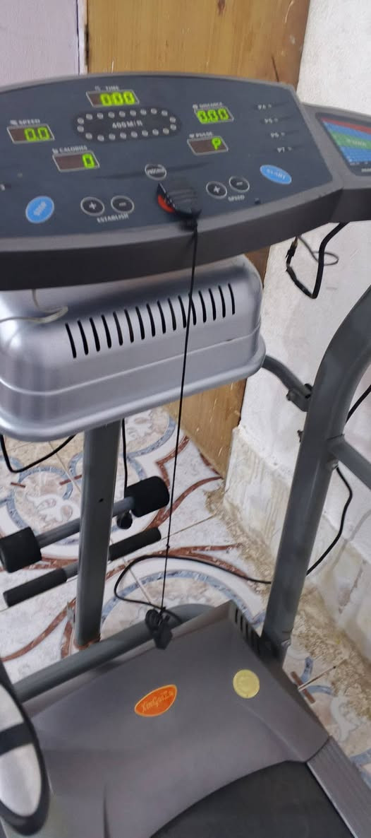 مرحبا جهاز جري جبلي ماطورين وياه ماطور مكسر الدهون نظيف جداً سعره 275 للاستفسار الاتصال ***********
