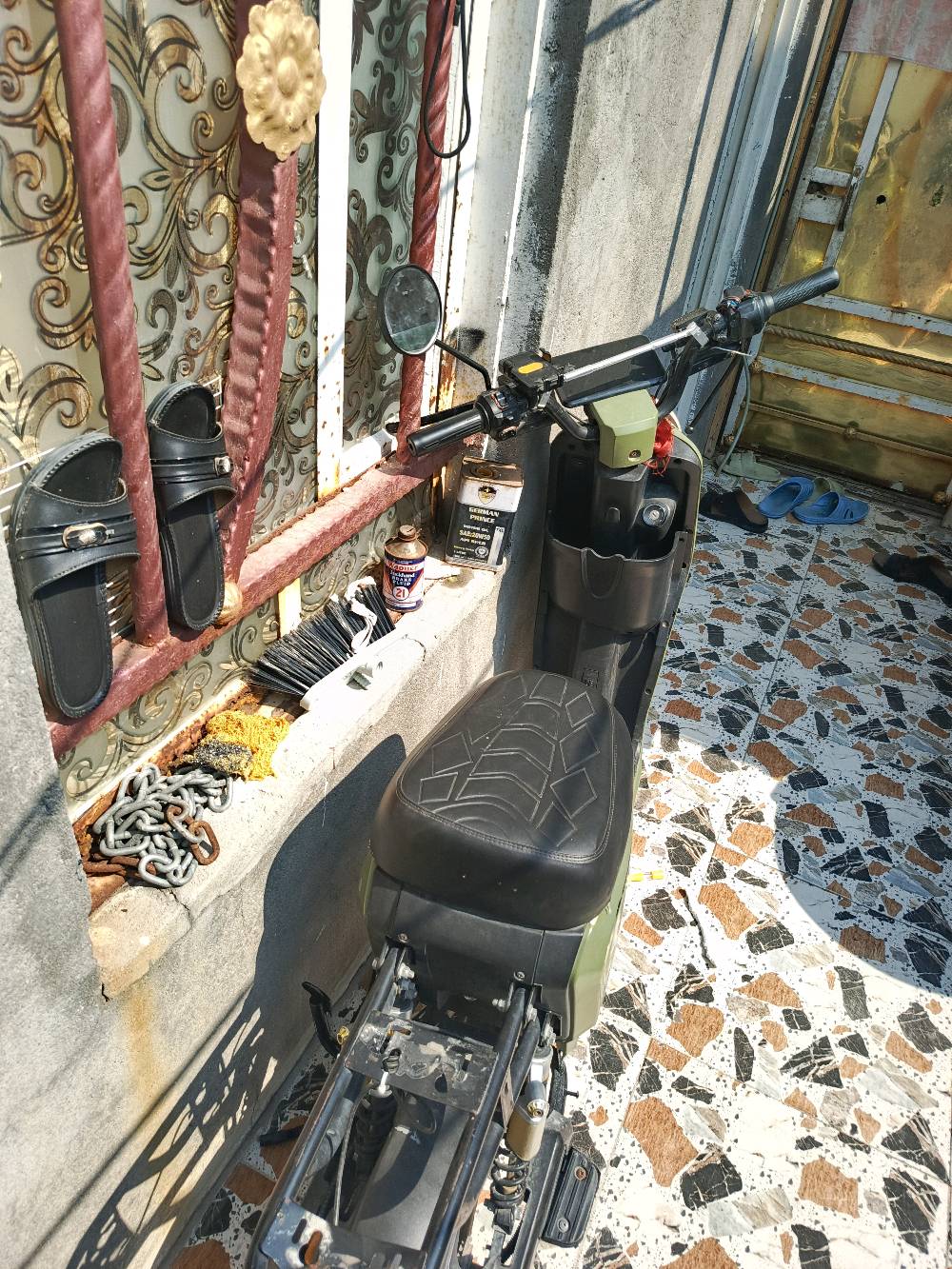 دراجه ار ٩ ولي بطاريات جديد لون زيتوني طافي كامله غراض بلاد مديل٢٠٢٤ وسعر٤٠٠بيه مجال بصيط