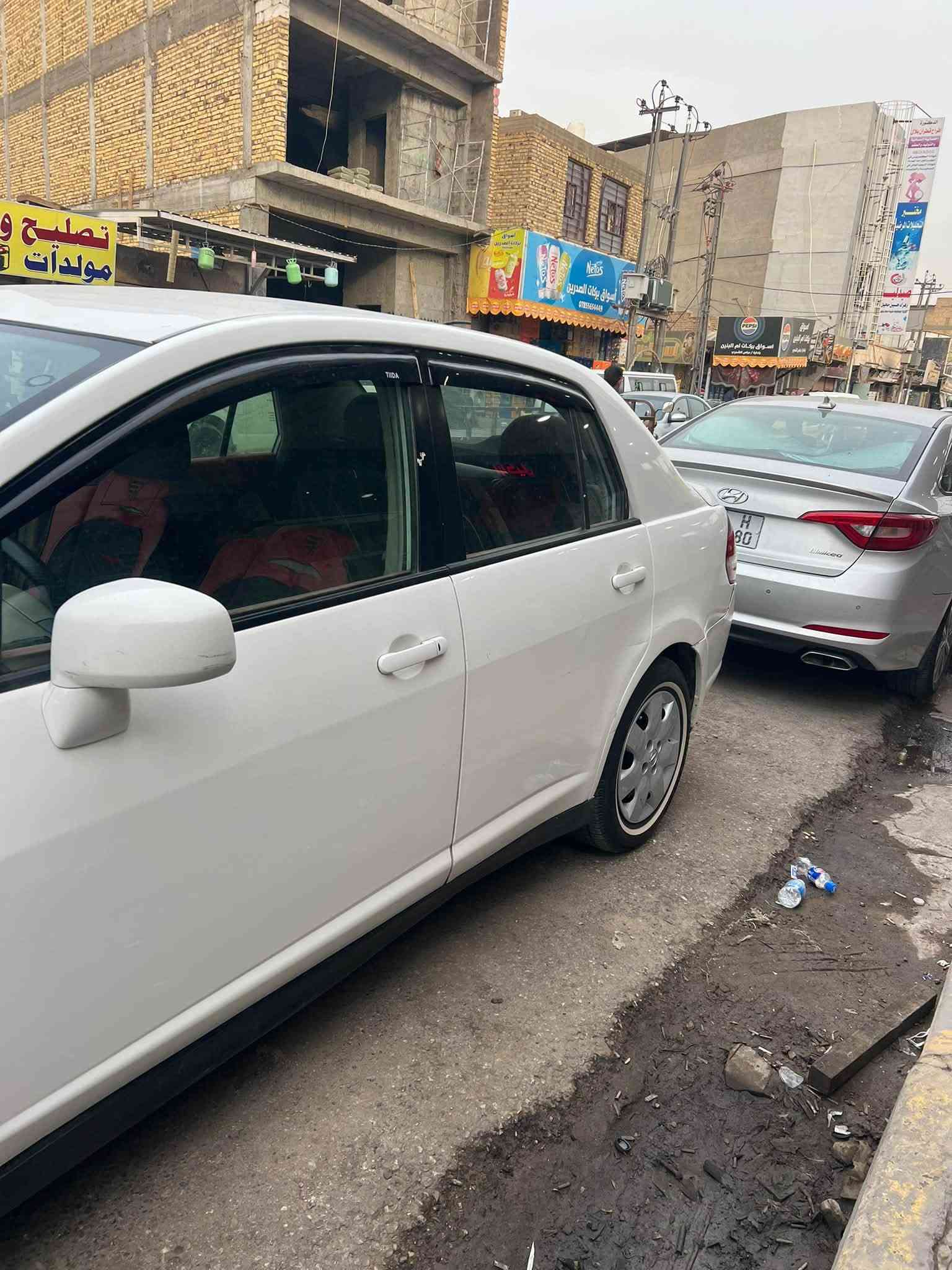 نيسان تيدا • ١٦٠٠ • ضربه خلفي