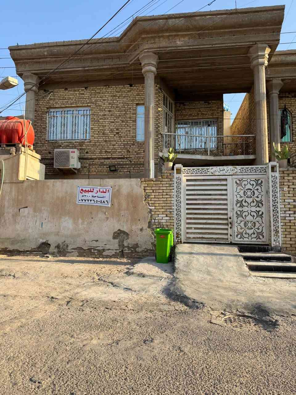 متاح بيت مساحه ٢٠٠ متر للبيع منطقه حي الخضراء •
مواصفات البيت : الطابق الاول يحتوي على استقبال + مطبخ ومنور عدد ٢ + غرف عدد ٢ + صاله + حمام 

الطابق الثاني : حمام + صاله + غرف عدد ٤ + بلكونه كما موضح بالصوره 

 علماً منطقه راقيه وهدوء وكلشي قريب عليك 
المدارس بتدائيه ومتوسطه بالمنطقه ومستوصف صحي 

الاستفسار الاتصال ع الرقم : ***********
