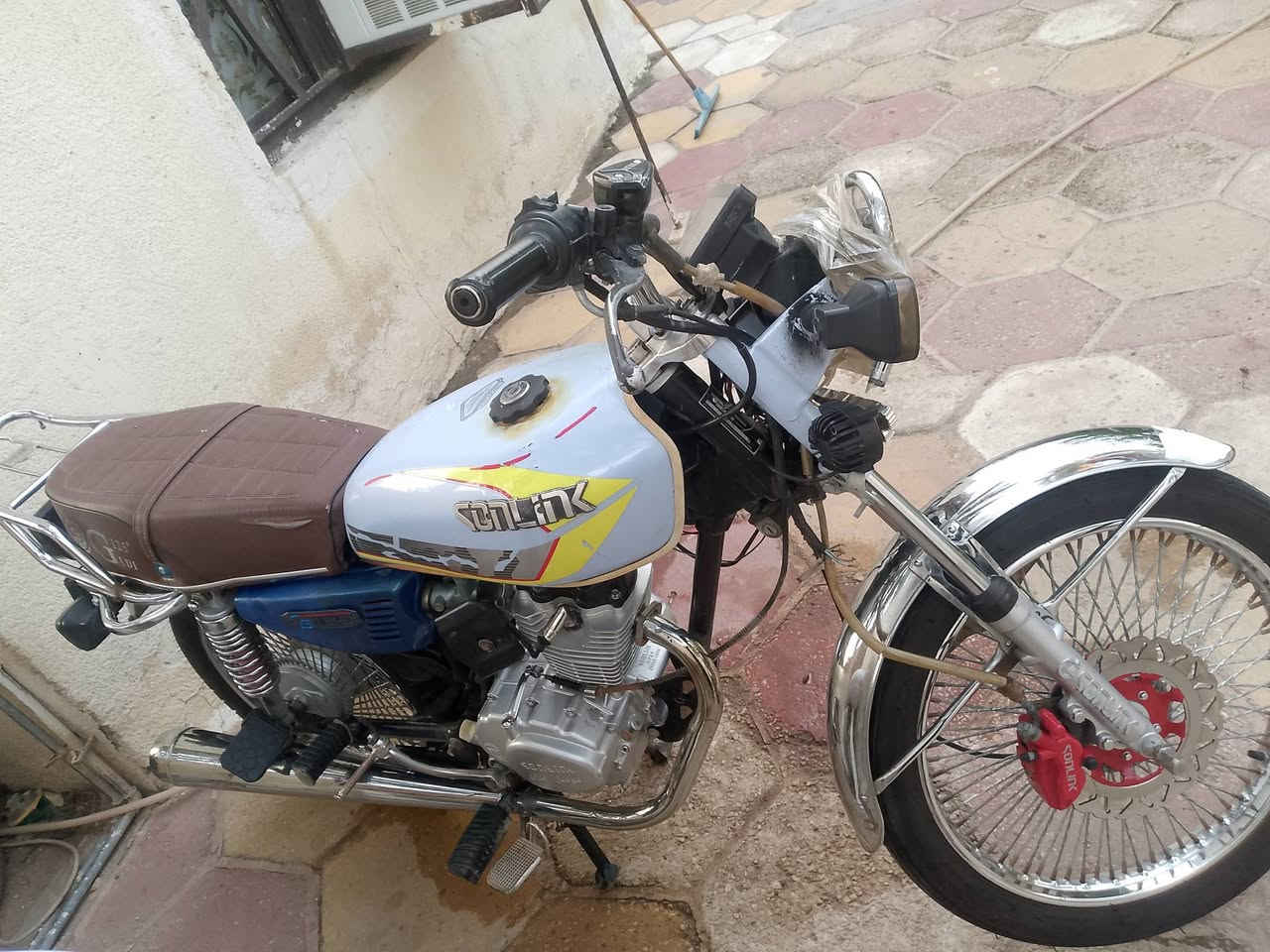 سونك 24 اوراق محرك مكفول ما  مفتوح
نواقصهه
ظفيرة وباتري  كهربائيات كلها شغاله 
 والقاعدة مال اللايت طاكه وظاربه لاصق
السعر 450 وبيهه مجال 
سدة الهندية 
***********
