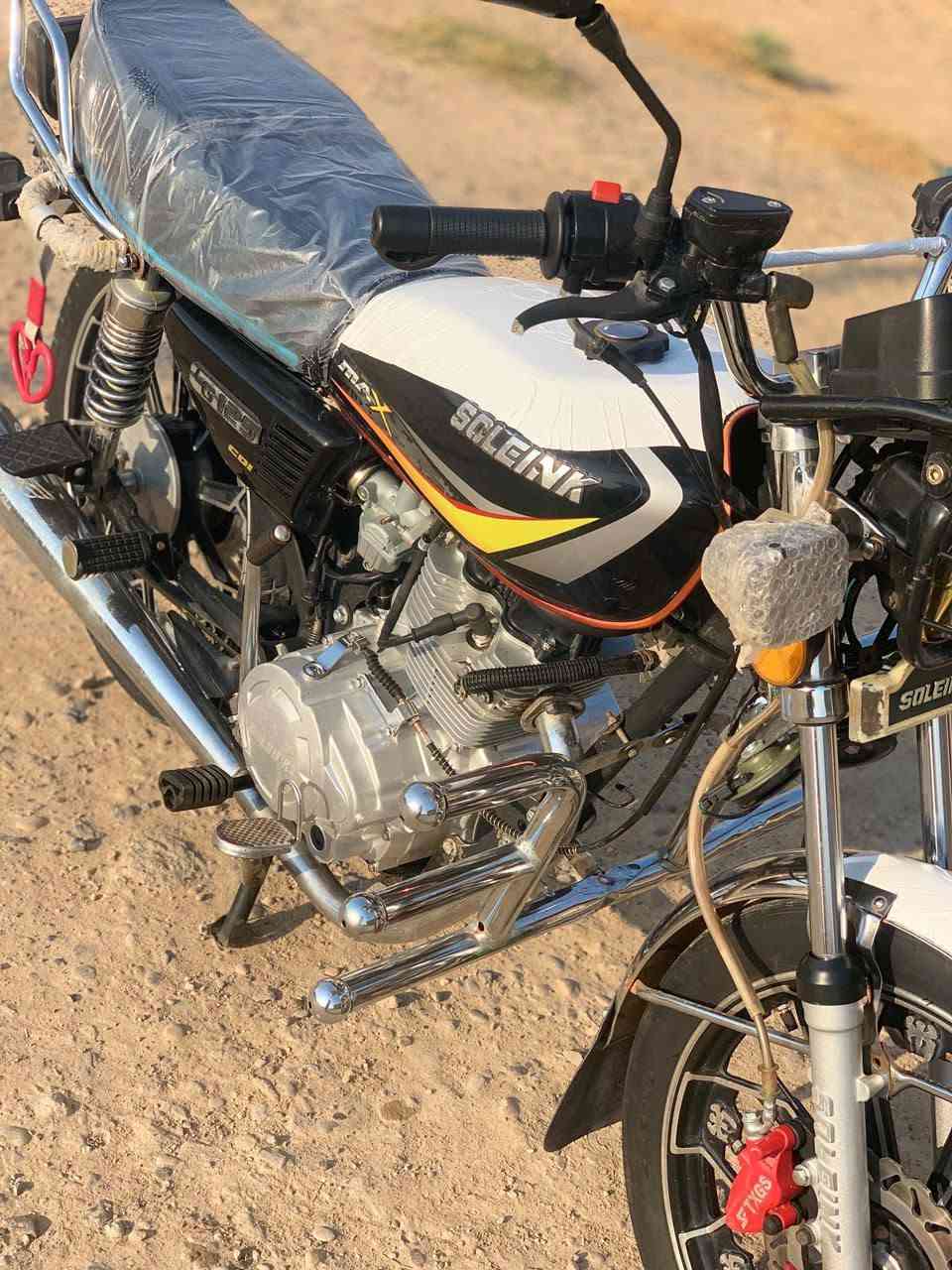 دراجه ايراني سونلك محرك 150 نضافه مثل ما واضح بالصوره موديل 24 وياه منفيس سعر 775 وبيه مجال لشراي ***********
