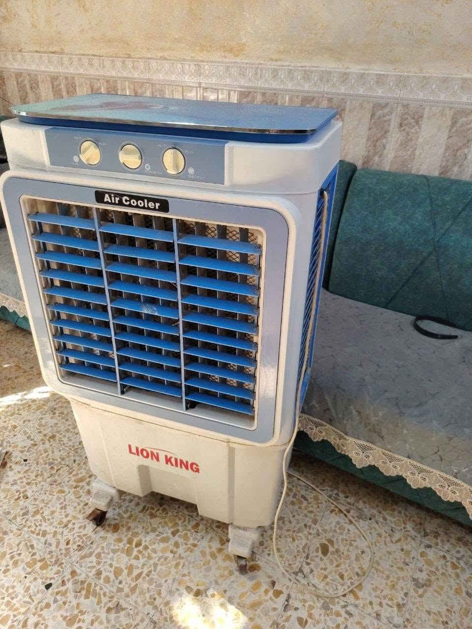 مبرده كنفيره كبيره شغاله واصليه سعرها 150 مكانها بغداد الشعب توصيل ماعندي 
***********
