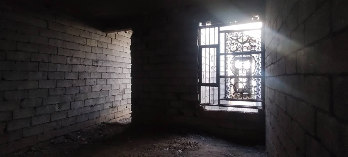 بيت للبيع مساحة 100متر  كامل خدمات  قاريب على جسر ديالى  حي  جابر النصاري الاستفسار  على رقم ***********
