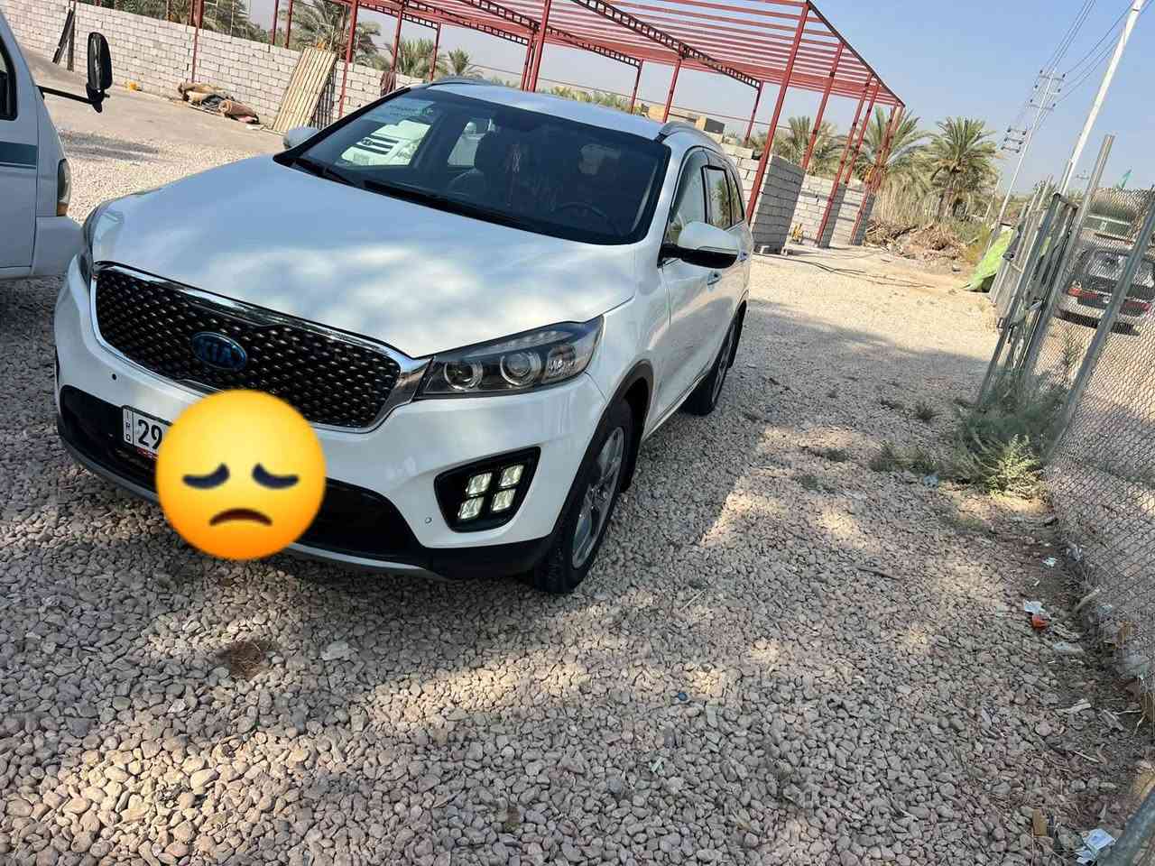 السلام عليكم سورنتو للبيع موديل 16 فول مواصفات ما عدا بنراما تخم تاير حداديه جديده صبغ عام لا ضربه قويه ولا تبديل ولا متجيه سياره نظيفه جدا مكان حله الإتصال عل ***********
