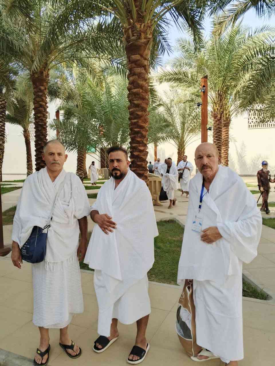 بفضل الله  تعالى وكرمه لنا 
إحرام معتمرينا من ميقات مسجد الشجره أبيار علي ميقات أهل المدينه ومن مر بها 
متوجهين إلى مكه المكرمه لأداء مناسك العمره المفرده لشهر ربيع الاخر 
نسأل الله تعالى التوفيق والتيسير والقبول لهم 
............ـــــــــــ_ـــــــــــــــــــــــــ
خادم ضيوف الرحمن 
..... سليم الشجيري...
***********
***********
