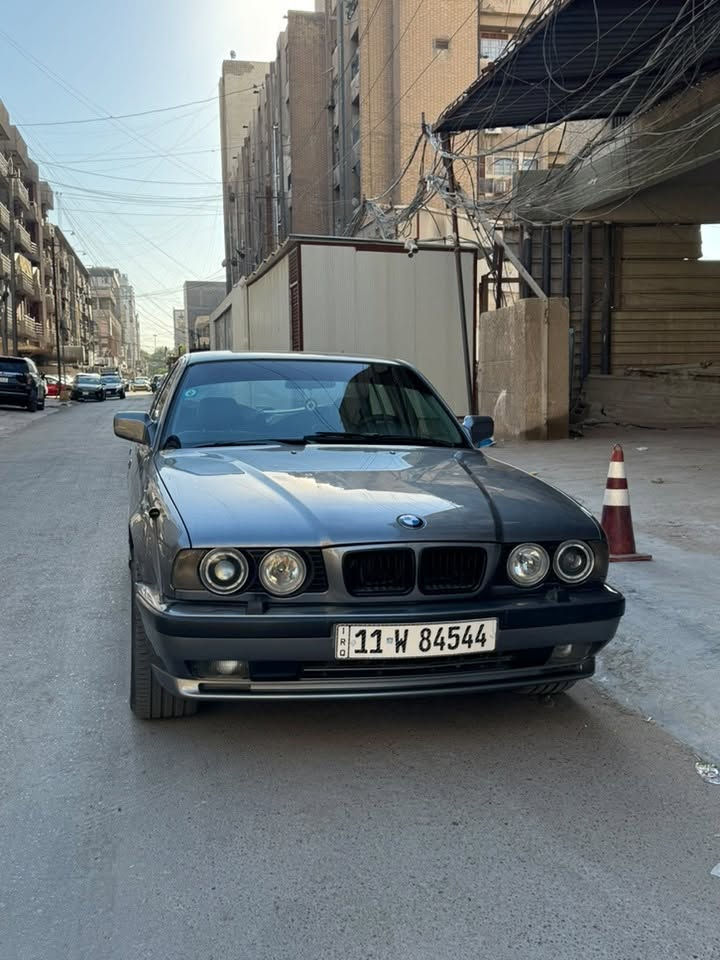 صلُ على محمد وال محمد
Bmw 525 

محرك مسكر عدل كفالة مشروط شرط تفصخة بيدك اذا مو ستيل متاخذة واذا مو كلشي جديد واصلي شرط متفتح بنيد الگير خير من الله ياباني 

السيارة وارد يابان كشنات جلد تحكم كهرباء بلكامل 

السيارة مابيها اي مصروف فقط التبريد ينرادلة غاز و  الصدر خير من الله 

عليها منضومة زنون عالي ناصي وكت كامل M دعاميات دركة على ويل وتايرات جدد السيارة فقط صبغ عام بدون ضرر بدون خياس ترايها كلش ناعم والسيارة ناصبة 

اخوان اروحلكم فدوة السيارة والله مصروف عليها هواي ومرتبها على ايدي السيارة بأسمي هزة شهر ال٧ رقم بغداد تحويل ثاني يوم *********** واسف على الاطالة 

السعر ٧٥ ورقة ومجال بسيط واني بخدمتكم
