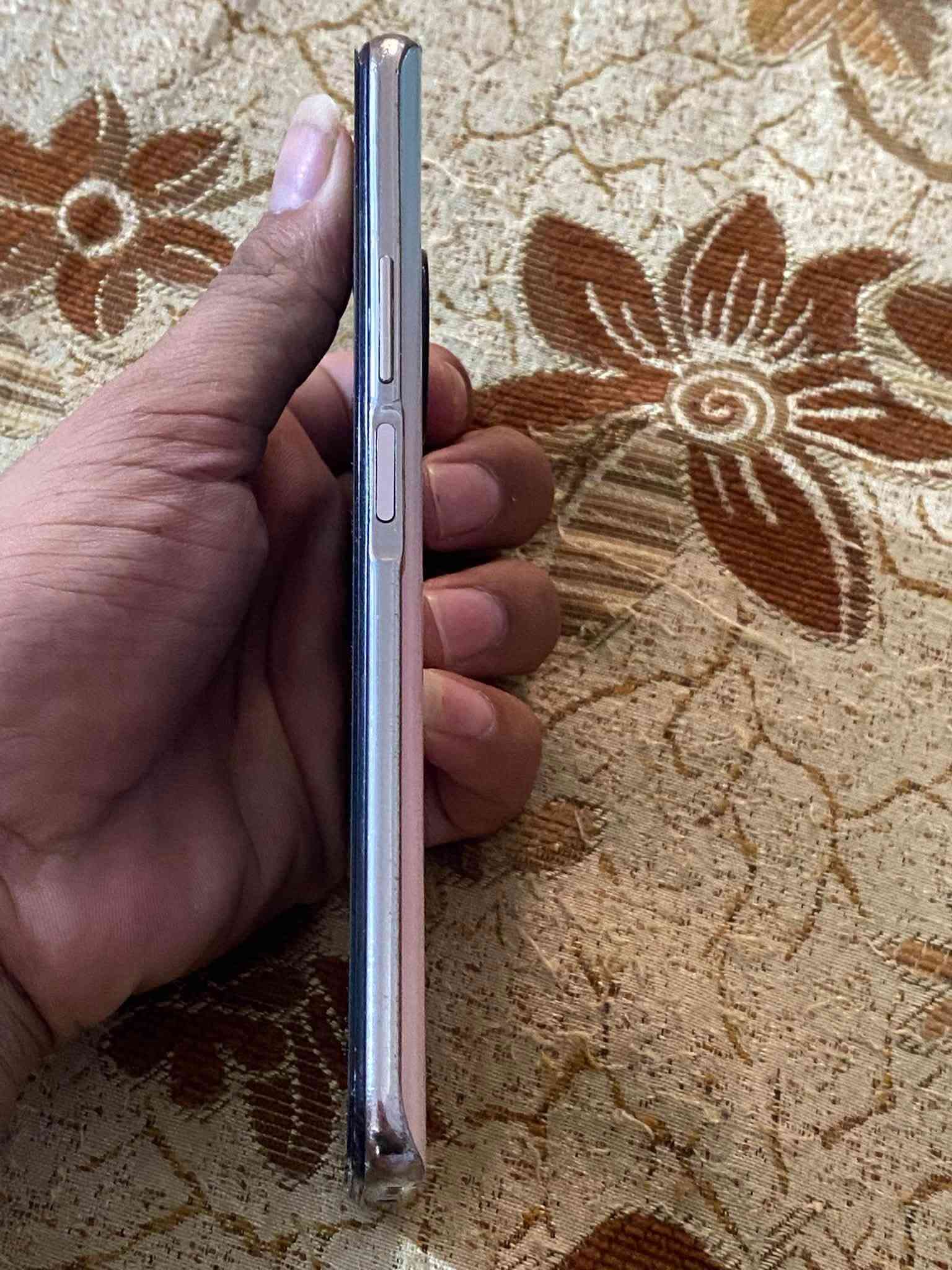السلام عليكم جهاز للبيع
ذاكره 128 جهاز نضيف بي بس 
ذني الموضحات بصوره مايئثرن 
كامرات يخبلن استخدام يومي 
السعر 80 وبي مجال شي قليل 
بيع مستعجل ***********
