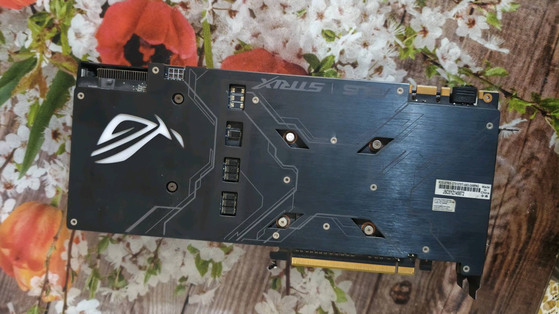 كرت شاشه لبيع 
‎كرت الشاشة (GPU): 
ASUS ROG Strix GTX 1070 Ti 8GB افضل نسخة و جدا نظيف 
السعر 190 الف‎