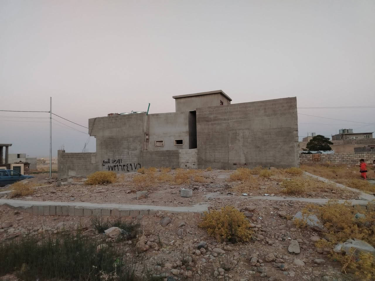 التكعيبه للبيع القوسيات خربت عسكر شارع المركز الشرطه المساحه ١٤٠ متر الخدمات موجوده يمها السعر ١٥ وبي مجال ***********
