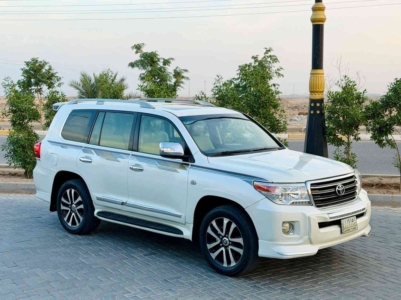لاند كروز • ٢٠١١ • V8