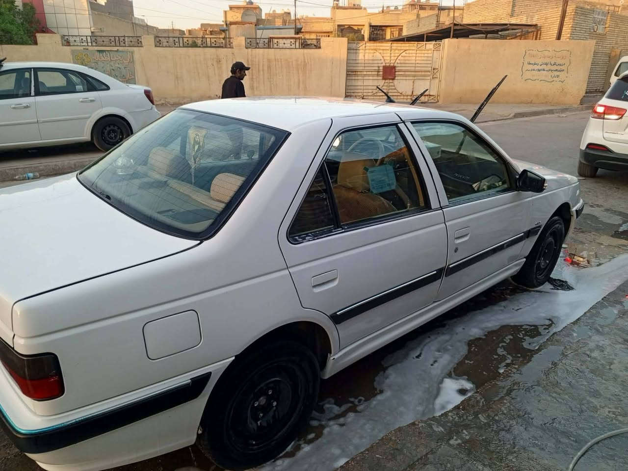 سلام عليكم 
بيجو بارص 23 للبيع ماشيه 81 سيارة جاهزة من كلشي رقمه بغداد سيارة مكفوله من صبغ بيها براد بسيط سعرها 78 ورقة 
رقم الهاتف *********** مكاني بغداد

