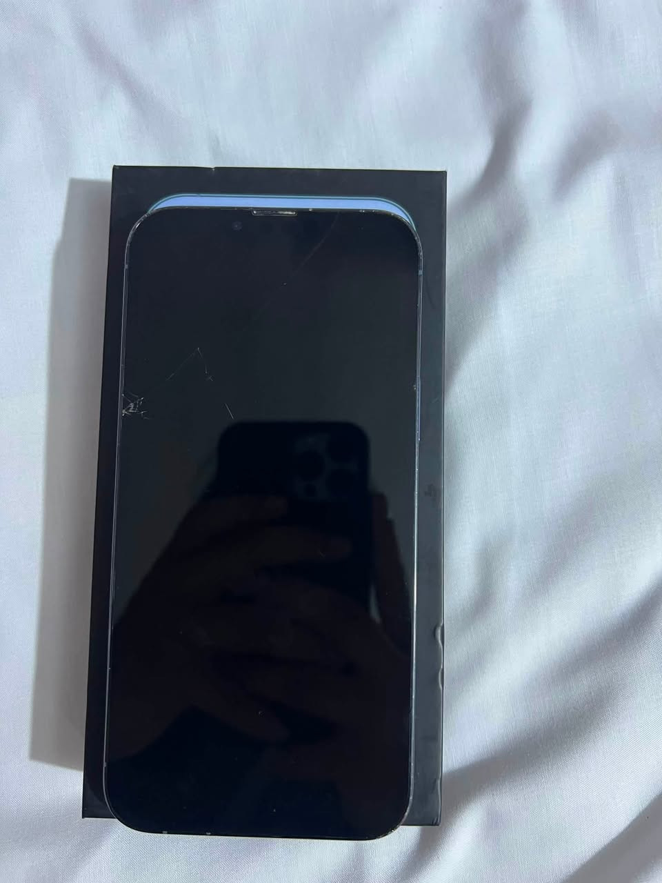 آيفون 13 برو ماكس
ذاكره 256 
بطاريه 100 مستبدله 
ملحقات كامله كارتونه وشاحنه 
وبي فطر بل شاشه زغير 
نموذج M 
المكان الدوانيه 
السعر 690 بي مجال بسيط 
***********
