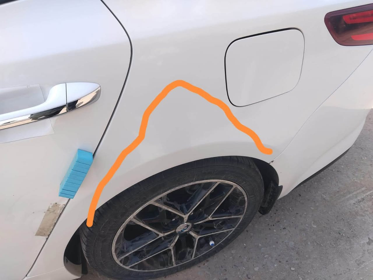 السلام عليكم
اوبتيما ٢٠١٩ خليجي 

محرك ٢٤٠٠ دوش 

ضرر موضح بالصوره صبغ حق شبر ويارد بالباب الخلف السائق 

سعر ٢٠٥ ورقه 

للاستفسار 

اتصل على الرقم التالي 

***********
