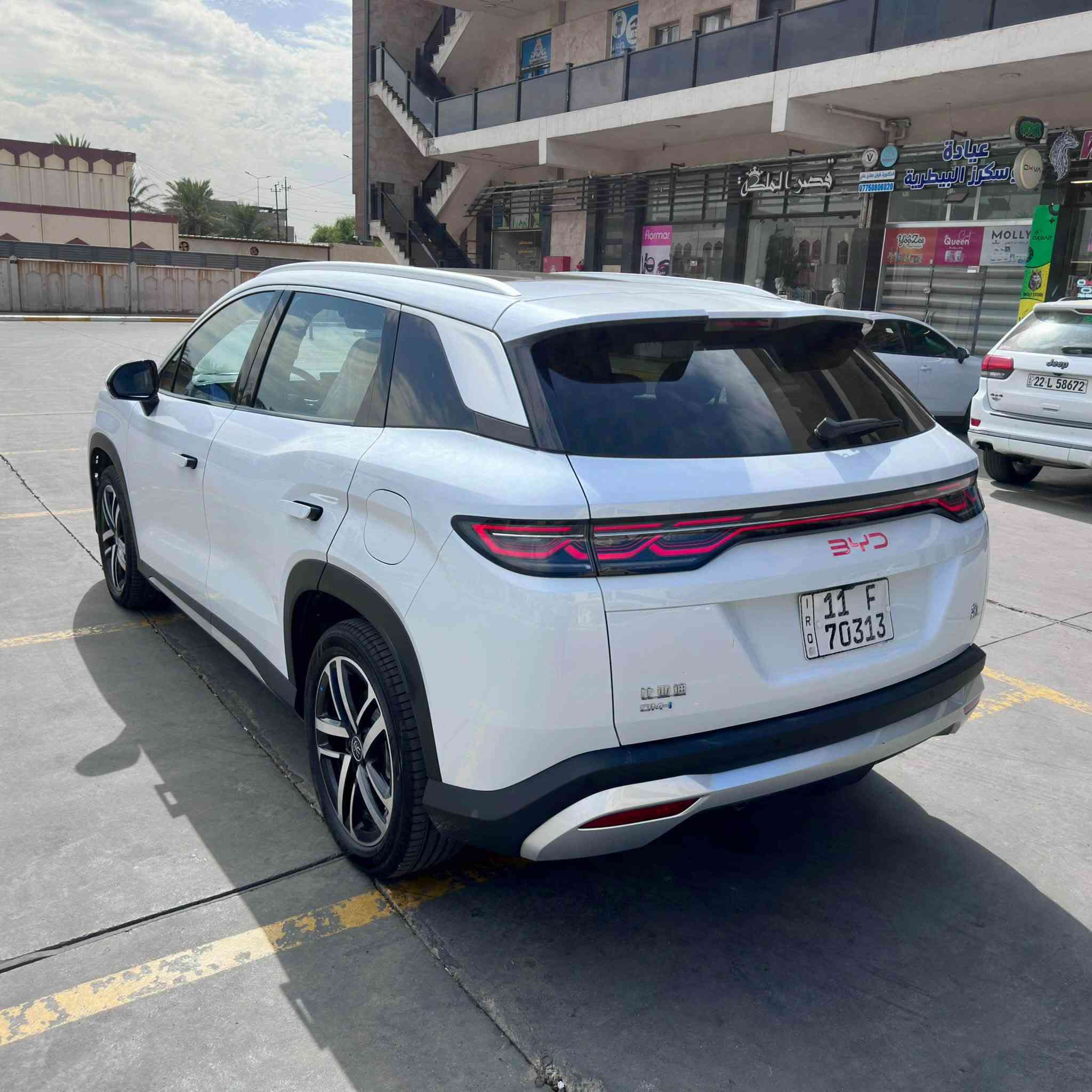 BYD SONG L
سنة الصنع :-2025
عداد المسافة الكلي :-6500 كم  فقط
مدى البطارية :-120 كيلو متر
المواصفات :- 
1- فتحة سقف بانوراما
2- بصمة ابواب وصندوق وتشغيل
3- كرسي السائق فقط كهرباء
4- داخل جلد مشمشي 
5- شاشة قلاب 
6- 5 كامرات
7-حساس امامي خلفي + رادار امامي
8- نظام حماية مراقبة بالكامرات DVR
العنوان :- الكرخ - حي الخضراء
السعر :-32.250.000د.ع بيه مجال جدا بسيط
للتواصل :-***********
