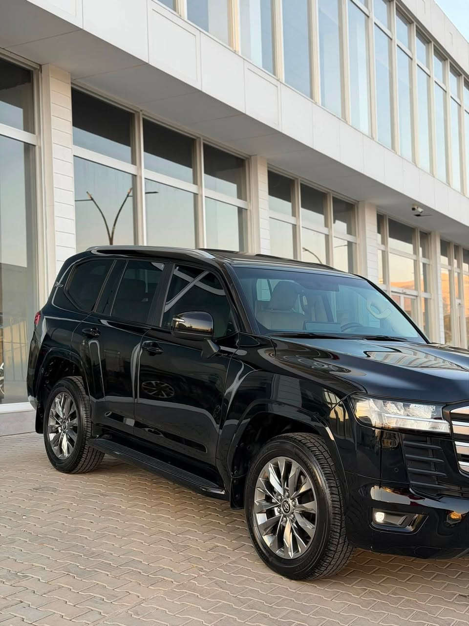سلام عليكم 
تويوتا لاند كروزر 
موديل ٢٠٢٢ 
مواسه فات gxr 
٣ شاشة 
كوشن جلد 
كوشن كهربائي 
سندوق كهربا 
كامل ppf 
ماشيه ٥١٠٠٠ كم حقيقى 
٢ بسمه موجود 
تحويل غرامه بشرت 
تحويل مباشر 
عنوان سليمانيه 
***********
