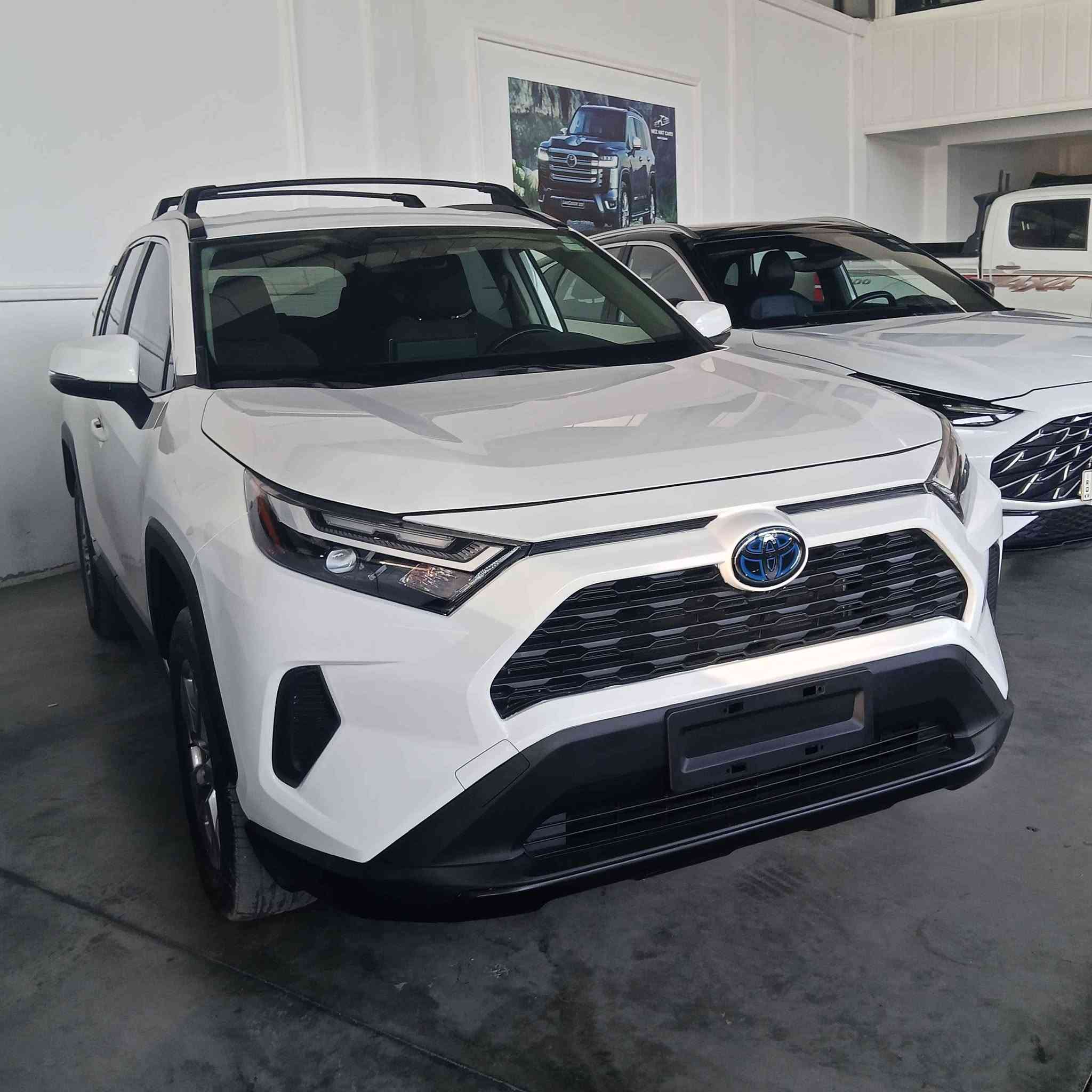تويوتا رافور موديل ٢٠٢٤ هايبريد أمريكي
مواصفات XLE يعني دبل اكسل 
ورادار اكو هوايه مواصفات بس 
بدون فتحه يعني سلايد 
رقم كاتي تترقم شمالي فقط 
ماشيه فقط ٢٩ كيلو متر 
سياره مكانها دهوك داخل دهوك
سياره بدون صبغ فقط باب الي
ورا سايق مبدل شريكه بيها شي
ثلاث تعديلات صغيره عل بارد 
رأس شاصي يم سايق بيها تعديل
ايرباكات ما مفتوحه كلها وضع شريكه
ما اراوس فقط للبيع ما ابيع بالاقساط
فقط للبيع ونقد كاتب كل شي طبعا 
رقم شاصي هم موجوده مع صوره
مكانها دهوك هيكلها حلو وضع شريكه 
سعرها ٢٣٢  ورقه مجال قليل
*********** بيها واتس اب دهوك, العراق
