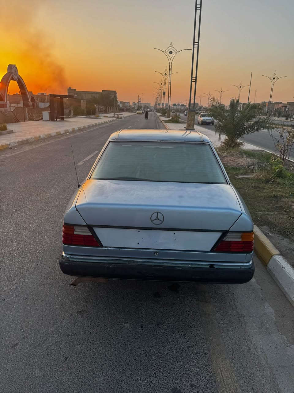 سلام عليكم 
مارسدس دب موديل 91 فوق الموديل كير مكينه مكفولات تبريد شغال ثلج  قواعد سليمات بلاد  بيها منضومه غاز  رقم بغداد انكليزي باسمي سنويه جديده 
السعر 50  قابل لتفاوض *********** مكلف بالنشر ناصرية, ذي قار
