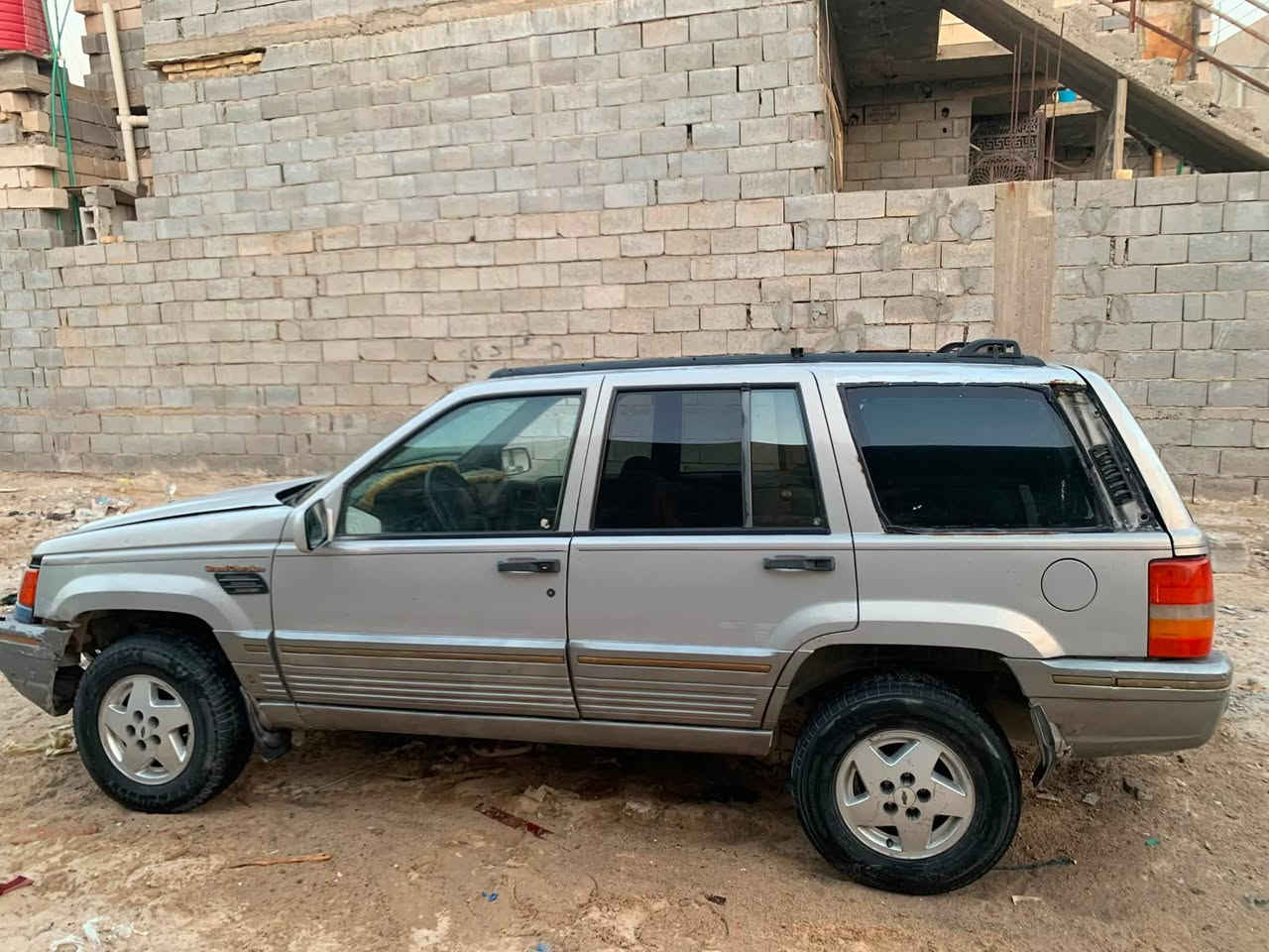 جيب شيروكي موديل ٩٤مكينه وكير محور vvtخير من الله كهربائيات كامله كشر نضيف راعيها موجود ي الكرنه مصفره ما عليها غرامات السعر ٣٠وبيها مجال العنوان التنومه الصالحيه الرقم ***********
