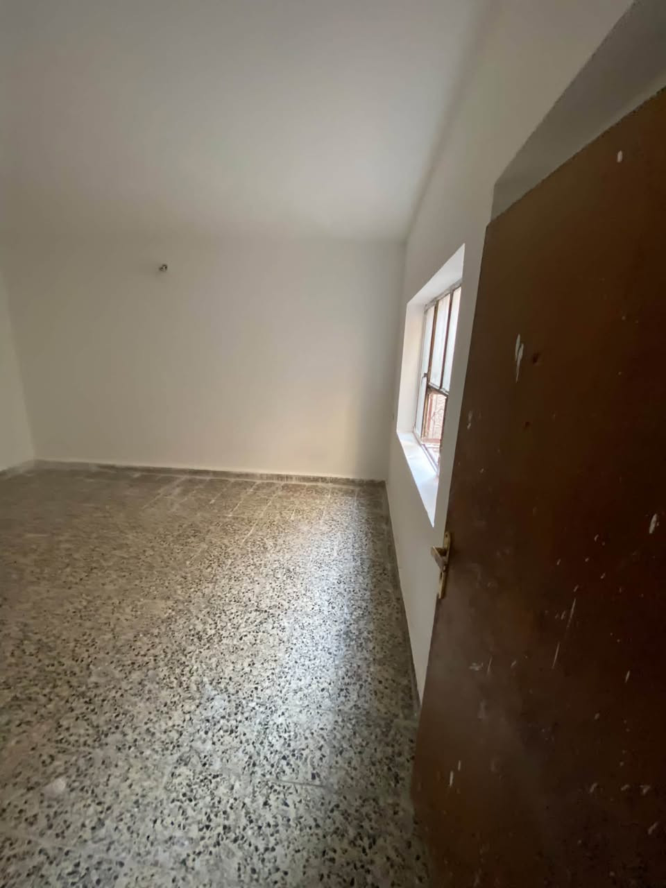 🏡 عقارات | بيع • شراء • إيجار 
مكتب افق الاعمار الهندسي 
رقم الهاتف ***********

مشتمل طابق ثاني معزول عزل تام 
مساحه 150
غرفتين نوم وصاله ومطبخ وصحيات والسطح  

الموقع شارع الكويتي 

سعر :850الف 

مشتمل ارضي 

غرفتين نوم وصاله ومطبخ وصيحيات عدد2 وكراج 
معزول عزل تام 
وياه مولد 5امبير من ضمن العقار 

بدل يجار  مليون 

 

🏠 بيوت وشقق
🏢 محلات ومكاتب
🌳 أراضي ومزارع
🔑 إيجار يومي • شهري • سنوي
💰 بيع وشراء العقارات

📩 للاستفسار أو عرض عقارك للإيجار والبيع، راسلنا على الخاص

📍 بغداد سيديه شارع قطر الندى مقابل ضي بغداد 

عقارك المثالي… أقرب مما تتوقع. 🤍

رقم الهاتف ***********

