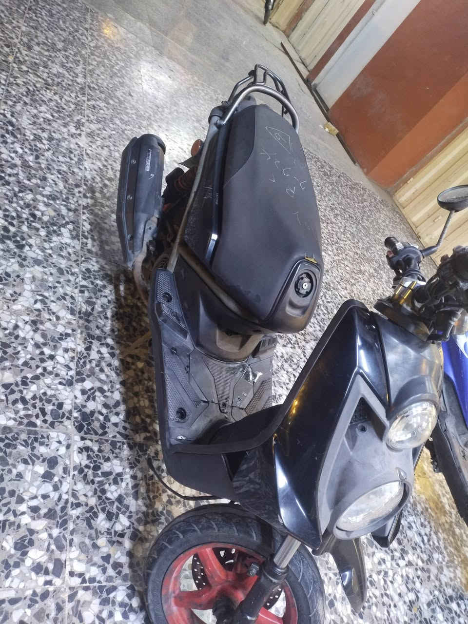 السلام عليكم سكنس جبلي دراجه نازله من بيت عاشور رمبه بلاديه علا وضعهه برغي مامفتوح بيهه ناعمه لاتنقيص ولاتبخير 
ولا نضوح دراجه غير من الله عنواني بغداد الحسينيه مال راشديه سعرهه (950) ***********/

