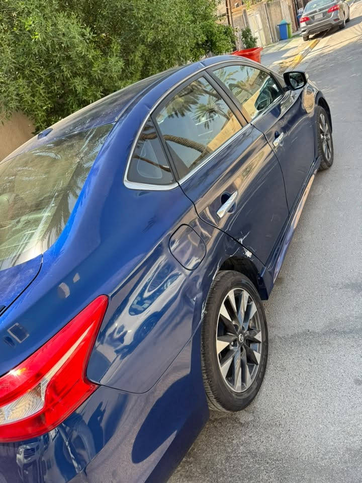 نيسان سنترا
موديل ( SR (2019
اعلى فئة بالسنترا SR
محرك 1800
ماشية ٨١ الف كيلو
وارد امريكي ضربتهه بابتين عكس السائق 
السياره فول مواصفات
بصمة تشغيل ، بصمة بيبان ،سلايد روف ،تحكم ستيرن كشنات كهرباء ،تقنية السبورت ، زينون بلادي ناصي , تدفئة كراسي الامامية ,رادار امامي وجانبي
فقط الجاملغ الخلفي عكس السائق حالياً بية شخط موضح في الصور 
السيارة حره تحويل ثاني يوم
السعر  11.000
مكاني بغداد نفق الشرطة
هاتف ***********
غير متواجد على الفيس
