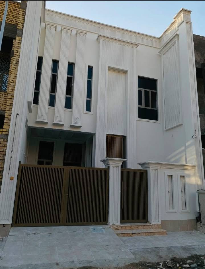 دار للبيع في حي القضاة مساحة 150 متر واجهة 7.5 نزال 20 طابقين بناء 26 في مرحلة التشطيبات النهائية تستلم مفتاح 
البناء طابوق شغل درجة اولى يحتوي البيت على 6 غرف منام وصالتين ومطبخ وكراج واستقبال وصحيات داخلية واخارجية وحديقة   طابو صرف عرصة تحويل بأسم المشتري سعر العقار 390 مليون للتواصل *********** نحن اصحاب العقار وليس مكتب او وسيط البصرة, العراق
