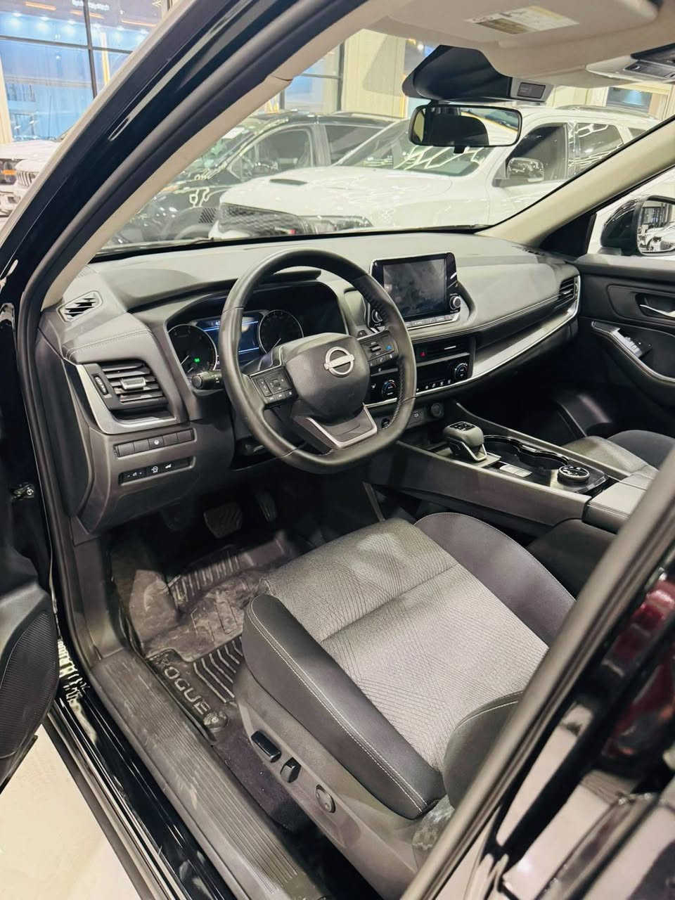 نيسان رؤگ رەش قطران بێ سبغ 2025 مواصفات SV AWD مكينه 1.5 توربؤ فول شاشه كاميرا حه ساس كاميرا 360 پله ي فؤر ويل 4x4 رادار پشت و پيش كوشين هيته ر سوكان هيته ر كوشين خه زن يه ده به سمه بريك بسمه شه غال سندوق شفت ويل كروم ئوتو هولد وايرليس ئوتو ستارستوپ فقد 13هه زار کیلومتر رويشتيه سیارەکە ڕقمە بی سبوغ  گير مكينه به ردي گزوز به شرط سعري 144 كميك مجال.
رقم شانصي JN8BT3BB4SW410630
رقم تليفون ***********
*********** أربيل, العراق
