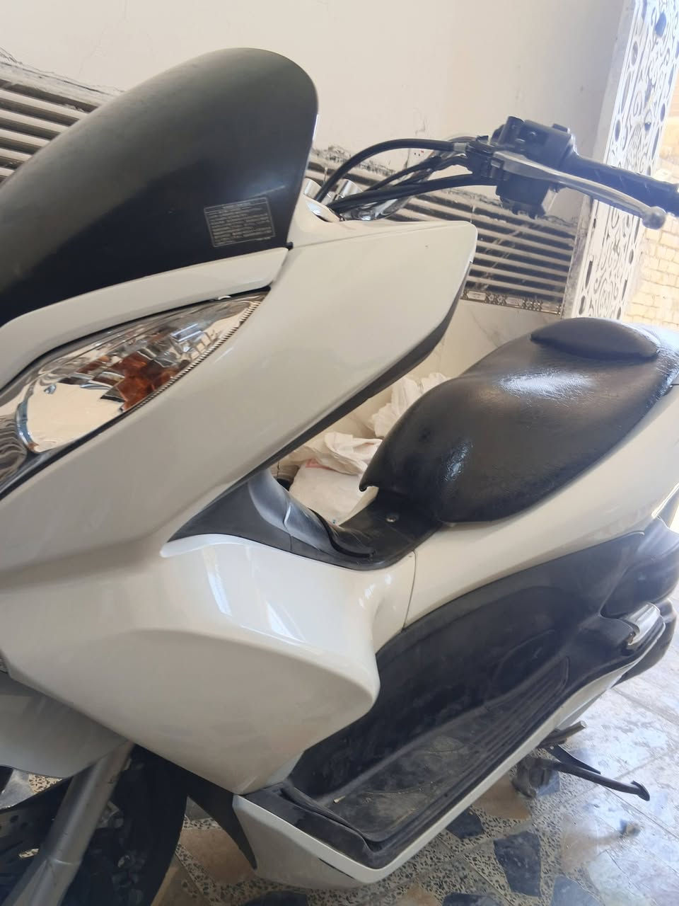 دراجة pcxجيل اول مديل 2016 مكينه 125 
دراجة 

ماكو شي بيها مو شغال كلها شغاله على اخر حبايه ماشيه 42الف حقيقي دراجة تتعب تكول جديده بغداد مدينة الصدر ***********  السعر 1400
