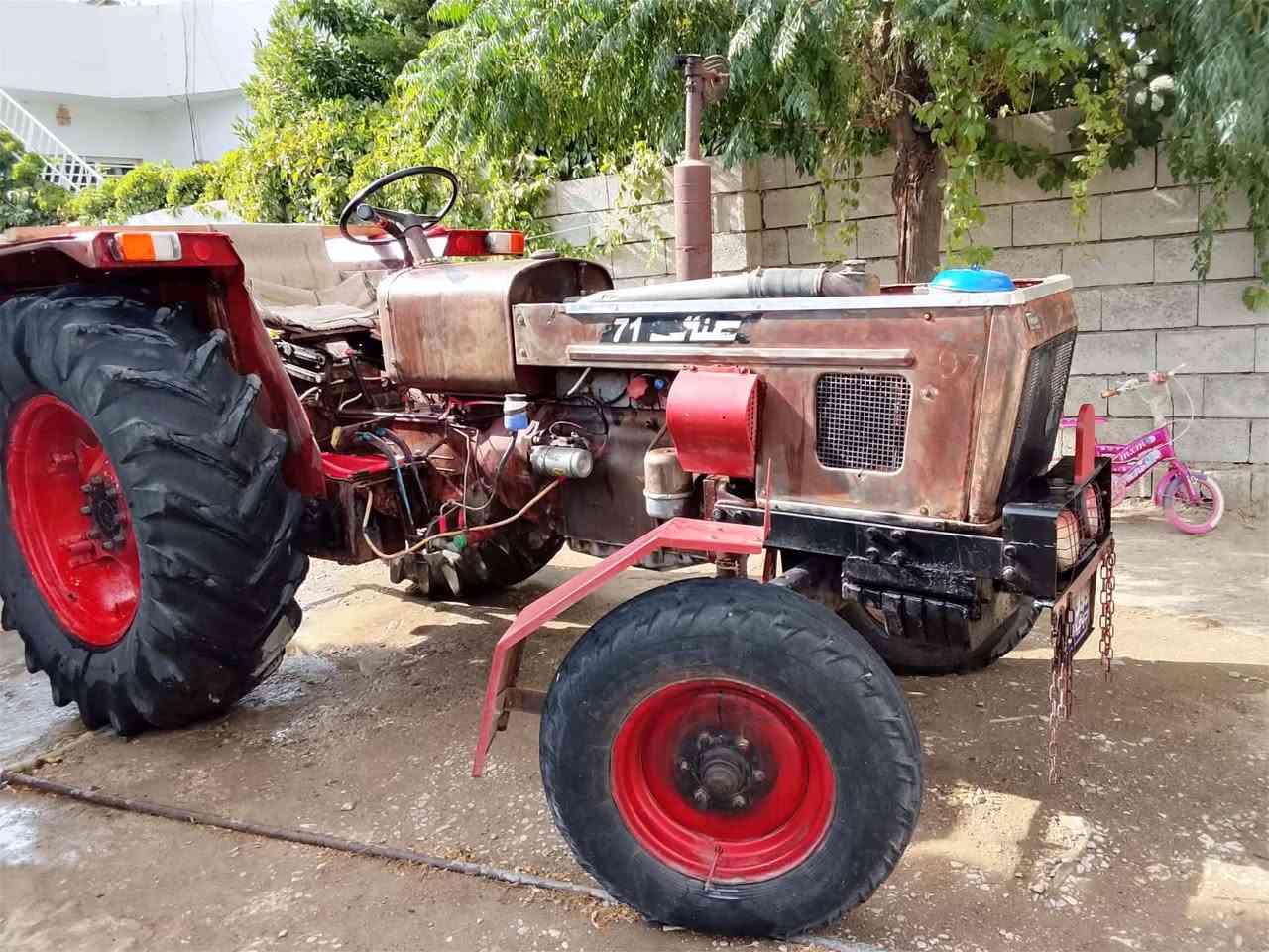 تراکتۆر و تنکرمۆلیدەی لە سە رەبۆ فرۆشتن مۆدیل85 گیر مەکینە بەشەرت سیعر35گەلا ***********
