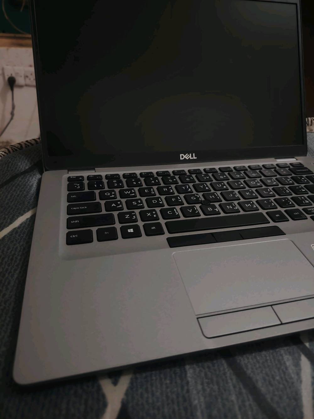 ابتوب DELL جيل عاشر للبيع . 
اللابتوب مفول مواصفات الجيل مالته حدیث ( الجيل العاشر) 
تصمیم سلم ووزنه خفيف کیبورد ضوئی اللابتوب جدا نضيف وادائة قوي وممتاز يفيد الى عنده دراسة او العاب متوسطة او غیرها من الاستعمالات. 
المواصفات : المعالج intel core i5 الجيل : العاشر ومحدث عال ١١ برو  (10TH) کرت الشاشة :INTEL UHD GRAPHICS الشاشة : فول اچ دي (FHD) حجم 14.3 دقتها والالوان 
جدا واضحه وتشغل 4K بالمشاهدة. 
الرام : 16GB نوع DR4 فدشی راقي 
الذاكرة : 2.256GB ssd M 
کیبورد عربی انکليزي ليزري ضوئی 
كیبورد میکانيكي. سماعات ستیريو . كامرة امامية واضحه بطارية اللابتوب ليثيوم تطول فوگ ال4 ساعات ب الاستعمال المكثف
السعر ٤٠٠ الف ويقبل مراوسة
مكاني النجف