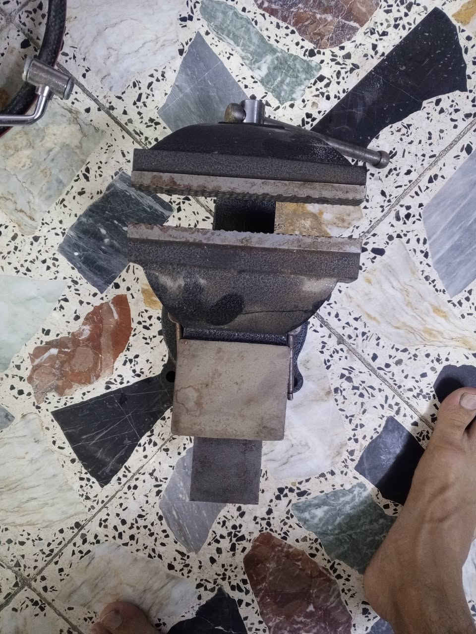جك جديد 6طن ادريل الاماني الصوندنه مالته ويا 15متر جطلات 2000امبير كلهن جدد بل كارتونه بعدهن ما مفتوحات للبيع شلع ابيعهم مكاني بغداد حي العامل قيم بل يرضه الله ***********
