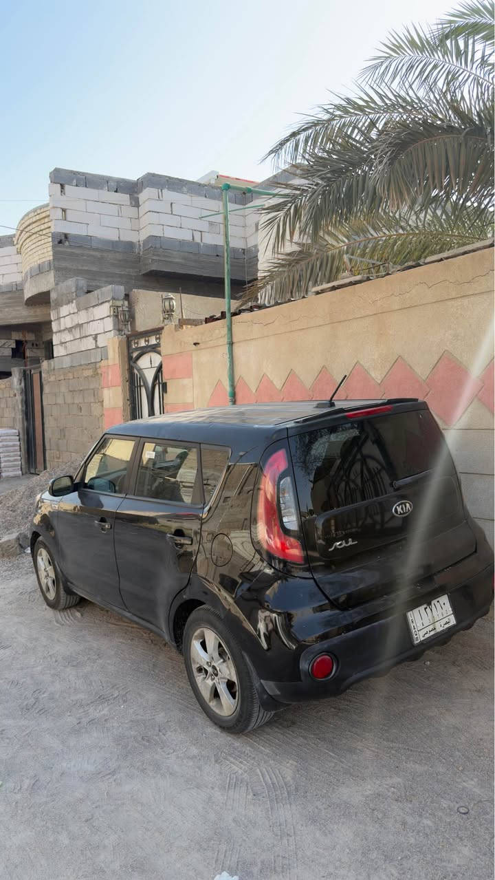 كيا صول 18 كفاله من الحادث والصبغ 
بيها طخات فقط وبيها حالوب بسيط بلقماره 
محرك 2000 ماشيه 40 الف ميل السعر 
السعر قفل مناسب جداً 95 وبيها مجال كلش بسيط حك الجيه وبلعافيه الي ياخذها 
*********** البصرة, العراق
