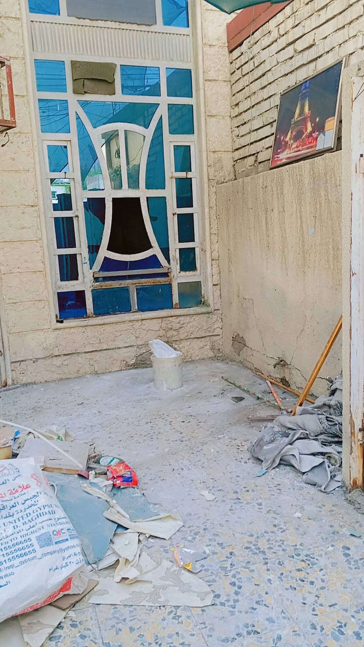 السلام عليكم  مكلفه بلنشر بيت طابقين 75 متر  الشعب شارع عدن محله 337  شارع اسواق فدك بنص الخدمات البيت على ظهر مدرسه حماة  نظيف بي طرمه واستقبال وحمام غربي ومطبخ ومنور والطابق الثاني غرفتين  ايجارة 500 البيت بدون دلاليه
