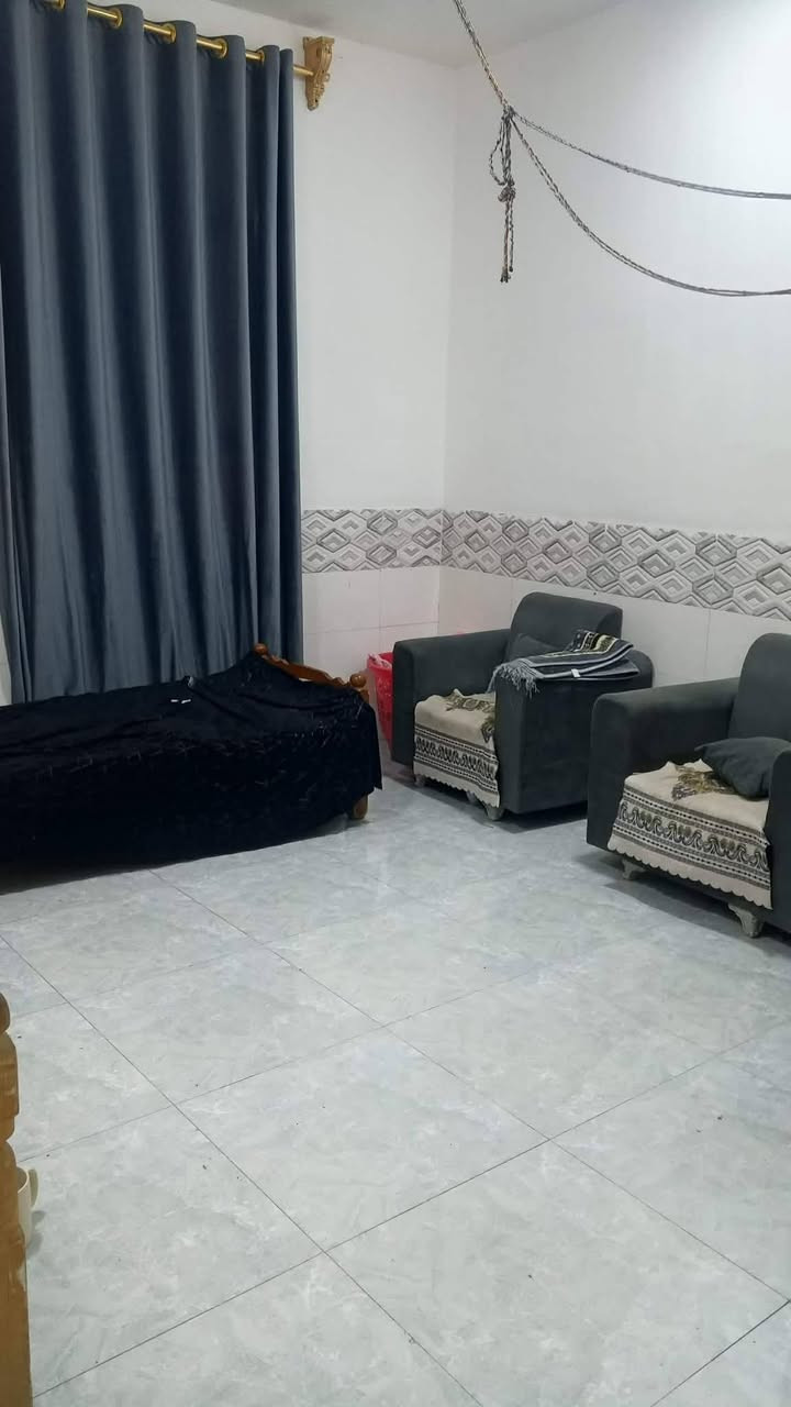 السلام عليكم بيت للبيع  طابو زراعي سند 25  المساحه 200م ورديه خارج قرب اسواق الأخوين رقم ابو البيت ***********
