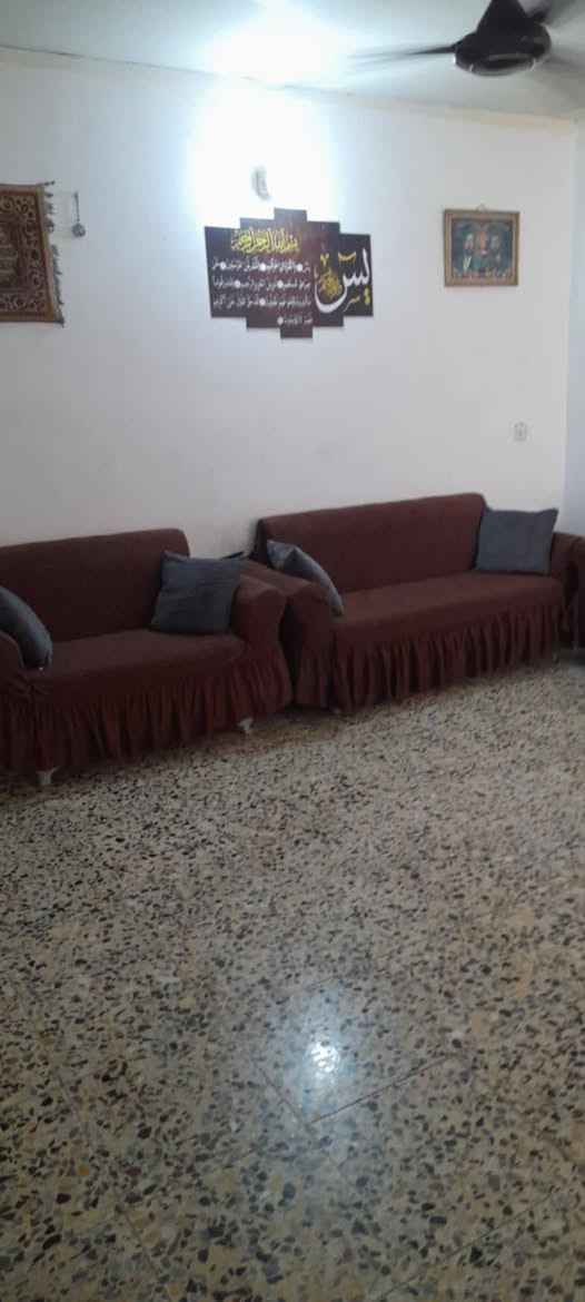 بيت للبيع طابو صرف على طابو الشعب المساحة ٢٠٠ متر طابق ونص بناء رفت مسلح سنة البناء ٢٠١٦ الموقع بوب الشام شارع المشايخي قريب عالسوق مال بوب الشام السعر ١٥٠ مجال قليل طابق ونص كراج وحديقة وغرفتين نوم واستقبال وصالتين وحدة فوك وحدة جوه وصحيات ٣ خارجي وداخلي وفوك ومطبخ وترك حرف L رقمي *********** ابو داود

