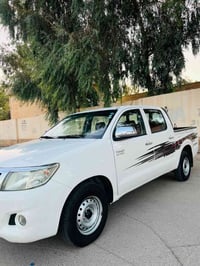 تويوتا هايلوكس ٢٠١٢ كير عادي بدون صبغ بس بي بارد موضح بالفحص كير ومحرك...