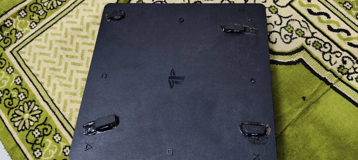 السلام عليكم للبيع او مراوس ب Xbox one x  جهاز نظيف بلي 4سلم  1 تيرة  يجي ويا كارتونة  وجوستك  ولعبة جي تي اي 3 اجزاء    ورزدنت ايفل الجزء 8   مكاني الدورة شارع 60  او نفق الشرطة  للاستفسار ***********  جهاز نظيف على ايدي  السعر 230 وبي مجال بسيط
