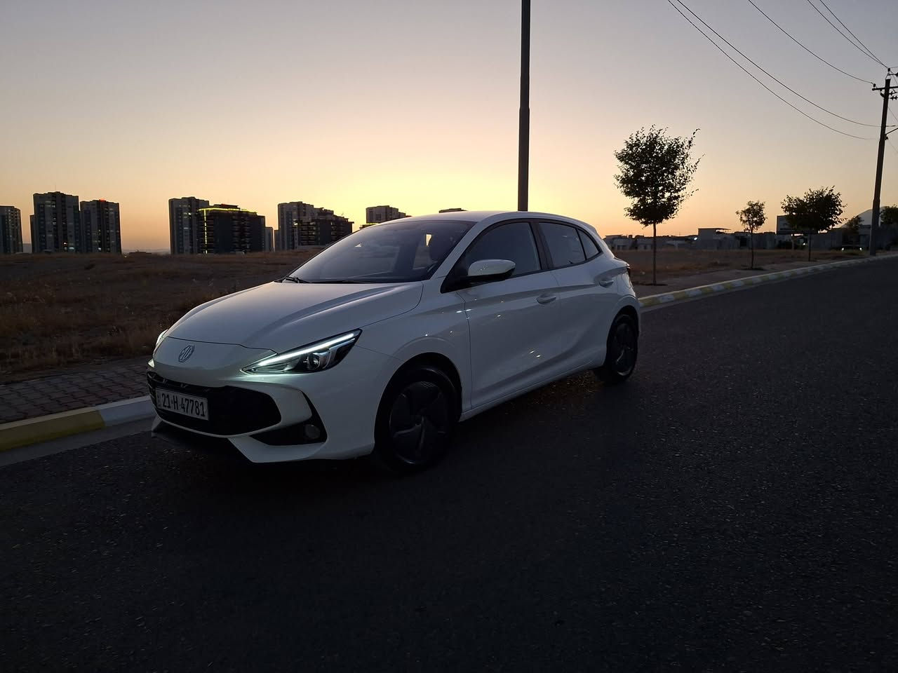 سڵاوی خواتان لێبێت
بۆ فرۆشتن mg3

2025مۆدێل
6000 km ڕۆشتوە
کوشن و گاعی سەردۆسەی بۆ کراوە

١٠٨ گەڵا سۆنەرەیەکەیم داناوە
 ***********
