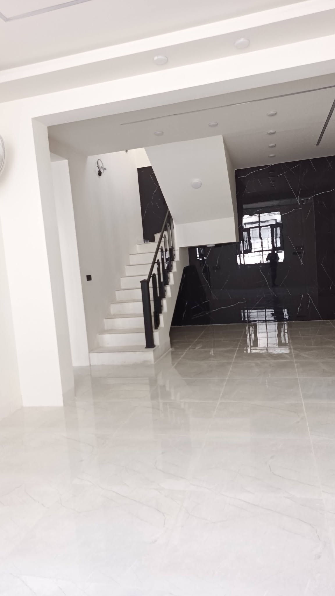 *السلام عليكم*

*يوجد بيت للبيع - كربلاء / خلف السفارة التركية*

🏠 *المواصفات:*
▪️ المساحة: 100 متر
▪️ البناء: طابقين طابوق جمهوري - بناء حديث
▪️ التفاصيل: 4 غرف نوم + صالة + استقبال + مطبخ + 3 صحيات

📍 *الموقع:* كربلاء - خلف السفارة التركية (موقع مميز)
📄 *الجنس:* طابو زراعي سند 25 قرار محكمة
💰 *السعر:* بسعر كلش مناسب

📞 *للاستفسار والاتصال:*
***********
***********

*مكتب سيد رياض الأعرجي للعقار*
---
