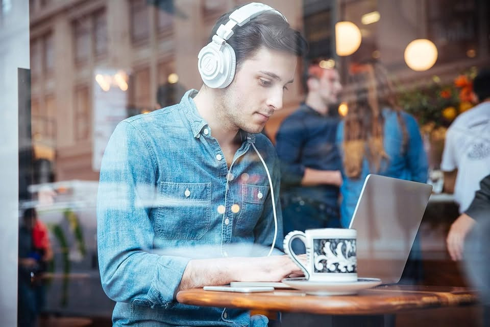 Audio-Technica • ATH-M50x • جديد كارتون','سماعات استوديو','احترافية','...