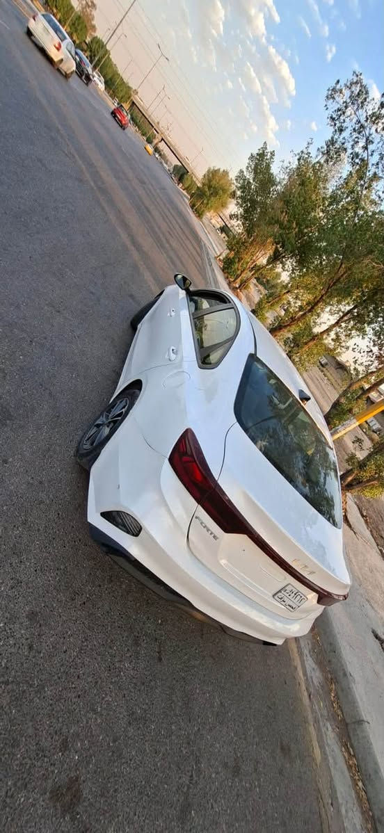 سلام عليكم للبيع فورتي موديل 24 نص فول 
ا
المواصفات المعروفه تحكمات وبيه بعد موصافات 

الحادث واضح بل صوره 

حوض تصليح وجاملق خلفي صبغ والجاملق الثاني بي بارد 

الجنطه مبدله 

ماشيه 52ميل 

بدون يرباك 

العنوان الكاضميه جكوك 

***********

السعر 125 وبيه مجال للشرايه
