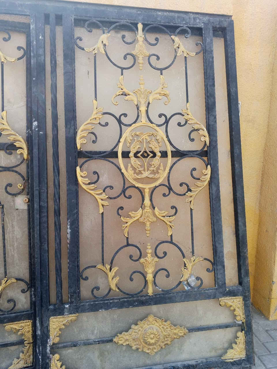 باب حديد خارجي اخو الجديد  للاستفسار *********** الحيانيه البصرة, العراق
