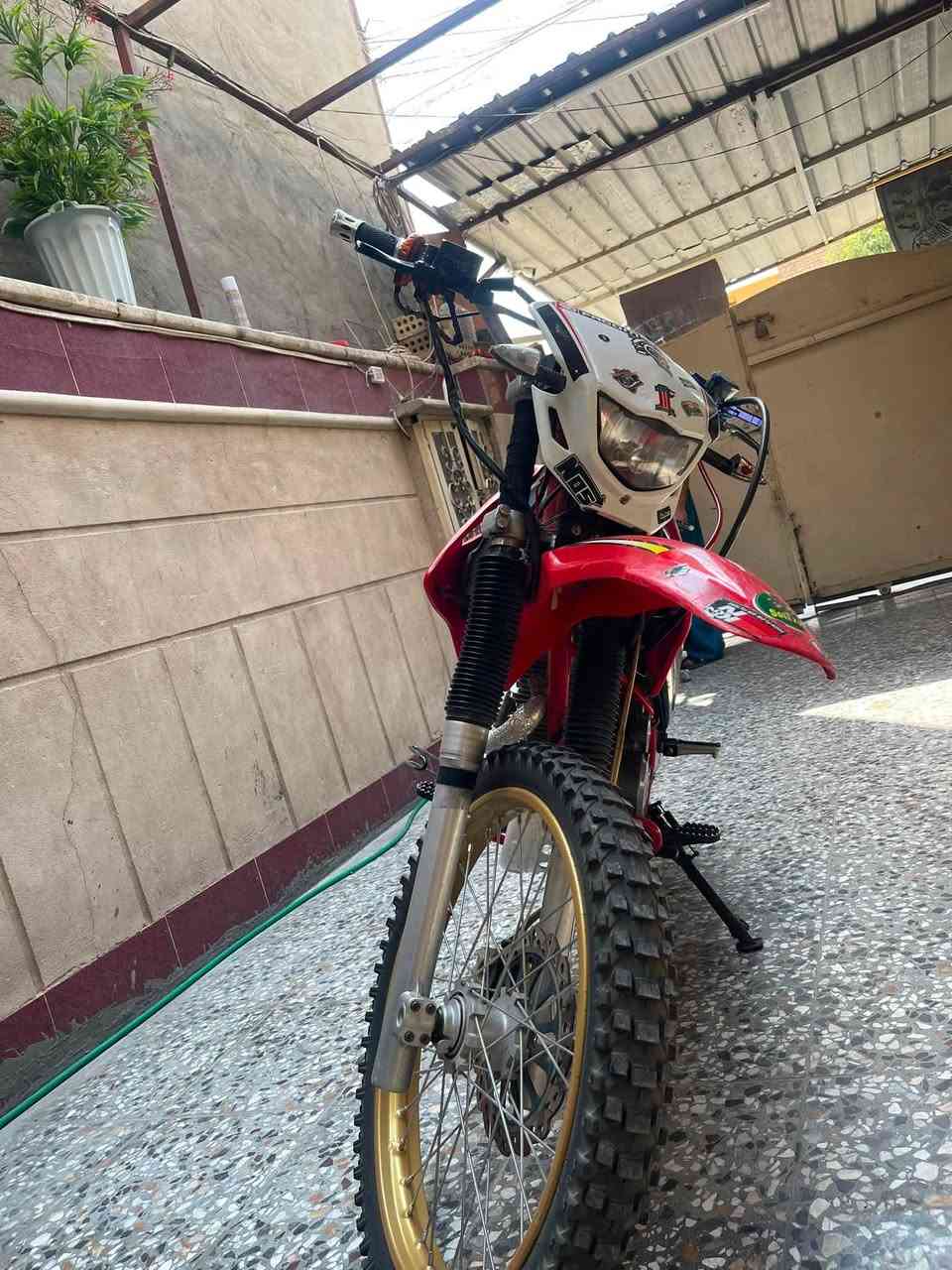 لسلام عليكم قفاز CRX 300cc للبيع شلعه معدل اشك الكاع بيه نقص فقط فج بريك خلفي وشكم ملاحضه بسيطه السعر مليون مكاني حي العامل بغداد ***********
