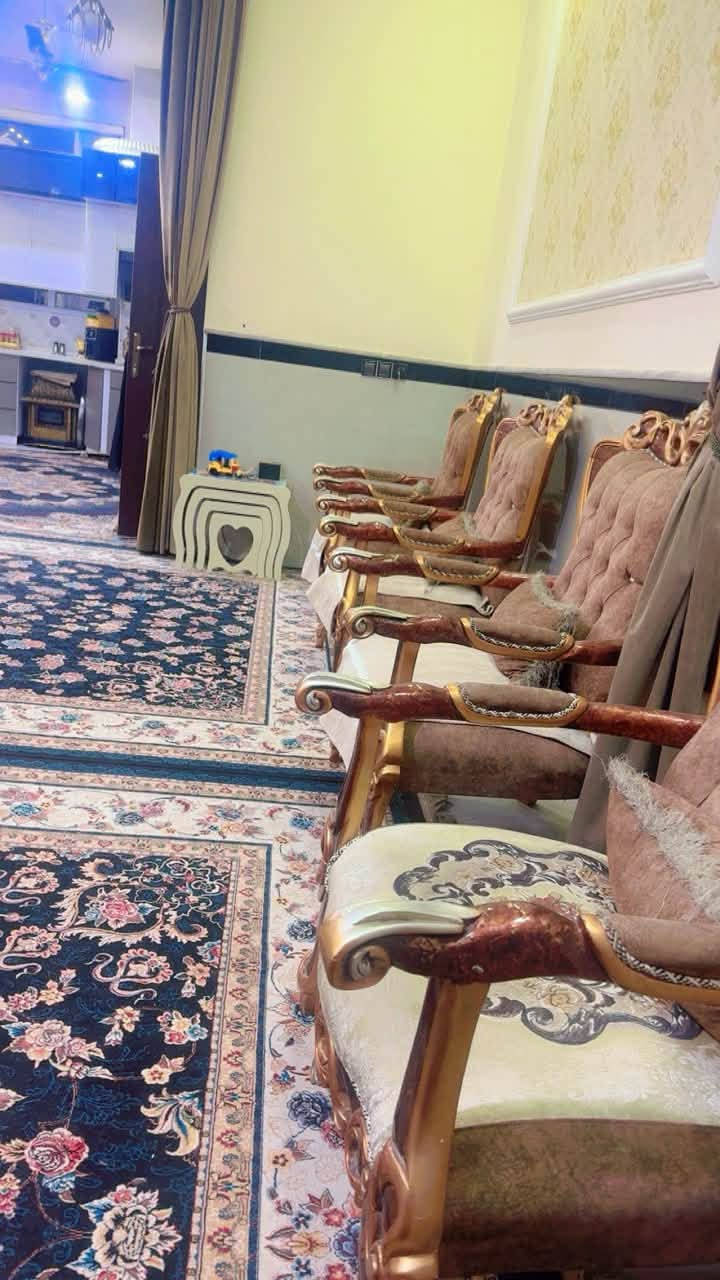 السلام عليكم يوجد بيت للبيع جنس العقار طابو زراعي سند 25المساحة 130 متر بيع مع الاثاث الاثاث كله اسباني درجة اولى البيت طابقين جديد بناء حديث  طريق حلة ديوانية منطقة الدبلة يبعد عن الشارع الرئيسي 50 متر 
للاستفسار الاتصال ع الارقام التاليه
***********
***********
