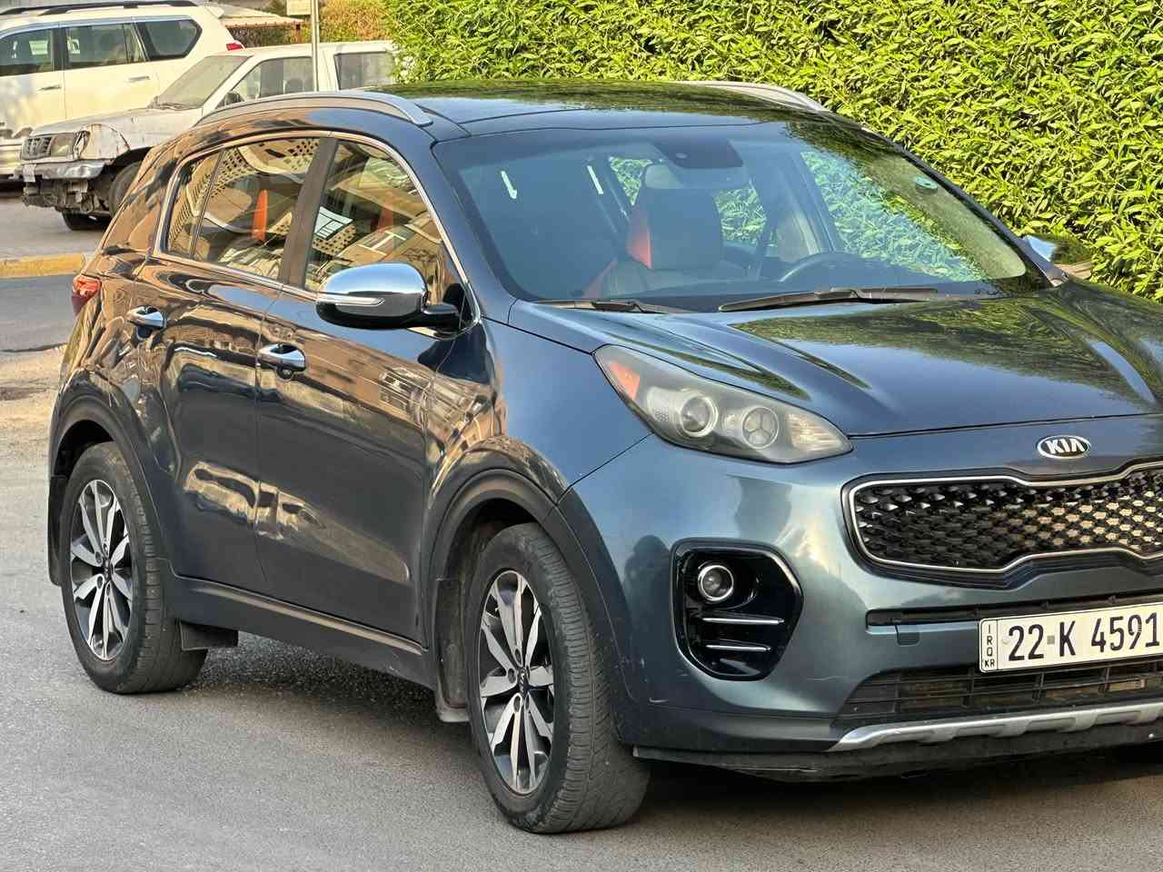 للبيع KIA SPORTAGE وارد امريكي🇺🇸.
📆موديل:2️⃣0️⃣1️⃣7️⃣.
اللوحه الرقم: اربيل
الضرر🛠️: جاملغ وباب
السياره مرتبة ونظيفة ومال بيت وجاهزة للأستخدام 
السياره مواصفاتها فول 
فتحه 
بصمه 
كشنات كهرباء 
حساسات مري
لسياره مفوله مواصفات 
السعر ب :128 وبيها مجال
للأستفسار والتواصل : ***********
